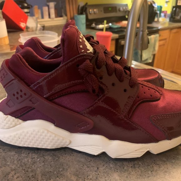 Nike Womens Huraches size 7.  New with box - Picture 4 of 4